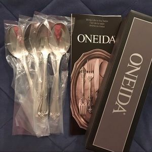4 Oneida dinner spoons (not teaspoons, larger)